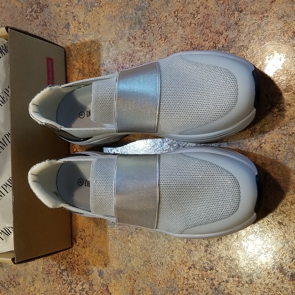 Dream pairs womens sparkly grey athletic shoes size 8, NWT